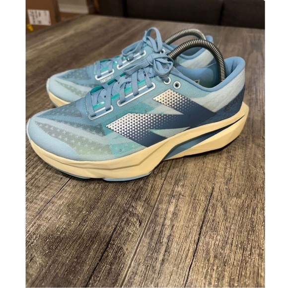 New Balance Women's FuelCell Rebel V4 Light Blue - Picture 2 of 6